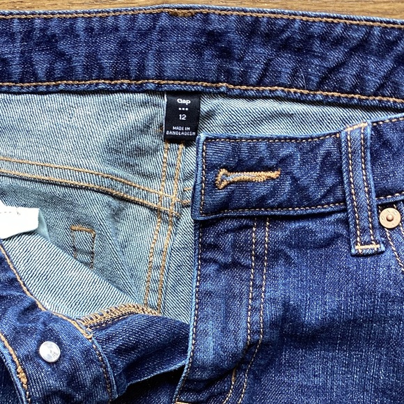 Gap denim shorts in size 12 - Picture 2 of 3